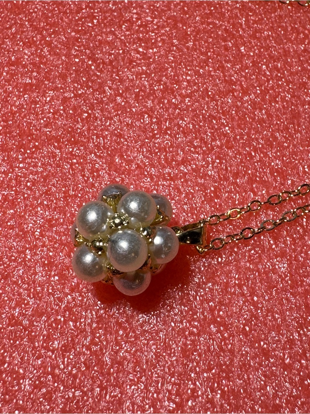 Elegant White Pearl Cluster Pendant Necklace - Gold Tone